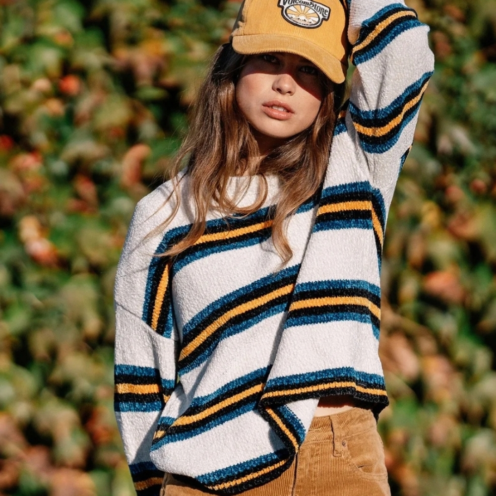 Volcom sweater